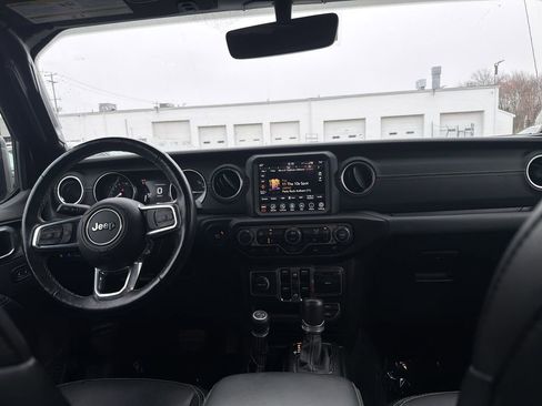 Used 2022 Jeep Wrangler Unlimited Sahara w/ Cold Weather Group AWD/4WD image 19