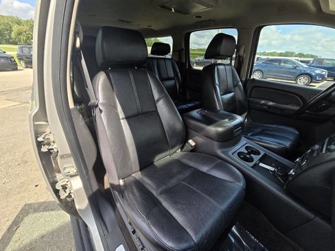 Used 2007 GMC Yukon XL SLT w/ SLT Preferred Equipment Group image 16