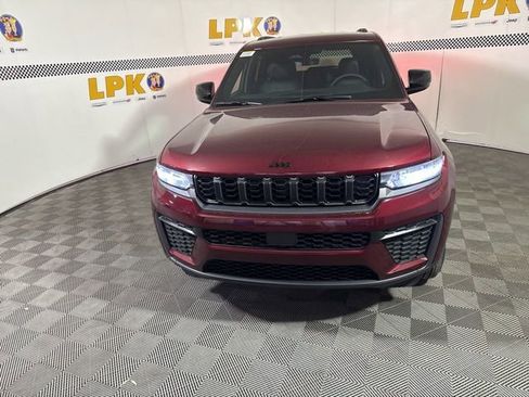 New 2026 Jeep Grand Cherokee Altitude AWD/4WD image 9