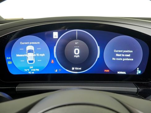 Used 2025 Porsche Macan 4S Electric AWD/4WD image 24