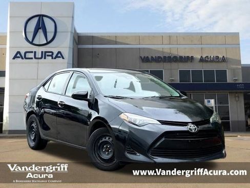 Used 2017 Toyota Corolla LE image 1