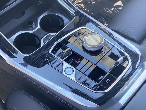 New 2025 BMW X7 M60i image 21