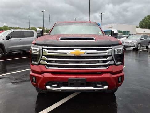 Used 2024 Chevrolet Silverado 2500 High Country w/ High Country Premium Package AWD/4WD image 2