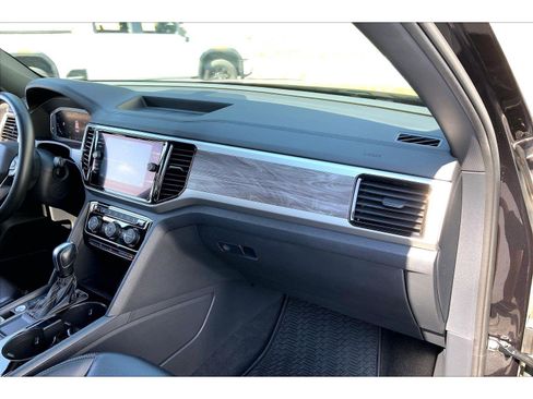 Used 2022 Volkswagen Atlas Cross Sport SE FWD image 15