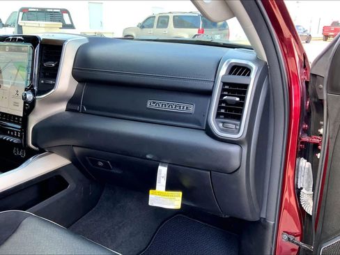 Used 2022 RAM 1500 Laramie w/ Laramie Southwest Edition image 18