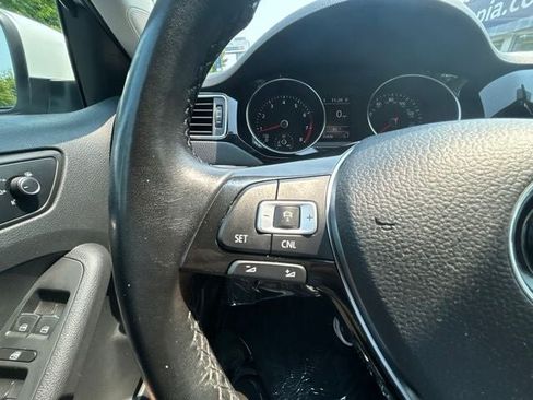 Used 2017 Volkswagen Jetta SEL FWD image 17