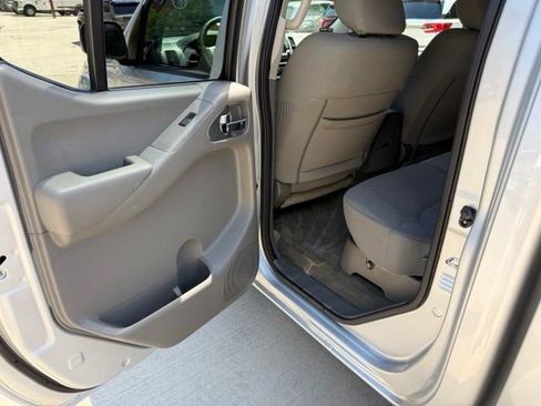 Used 2018 Nissan Frontier SV AWD/4WD image 55