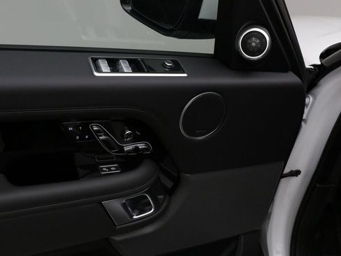 Used 2019 Land Rover Range Rover HSE image 16