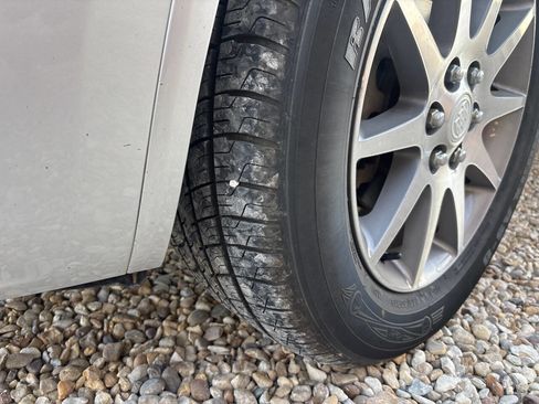 Used 2017 Buick Enclave Leather image 2