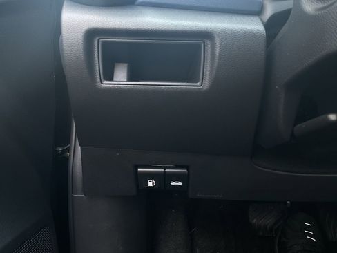 Used 2025 Nissan Versa SV FWD image 21
