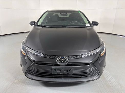 Used 2025 Toyota Corolla LE FWD image 3