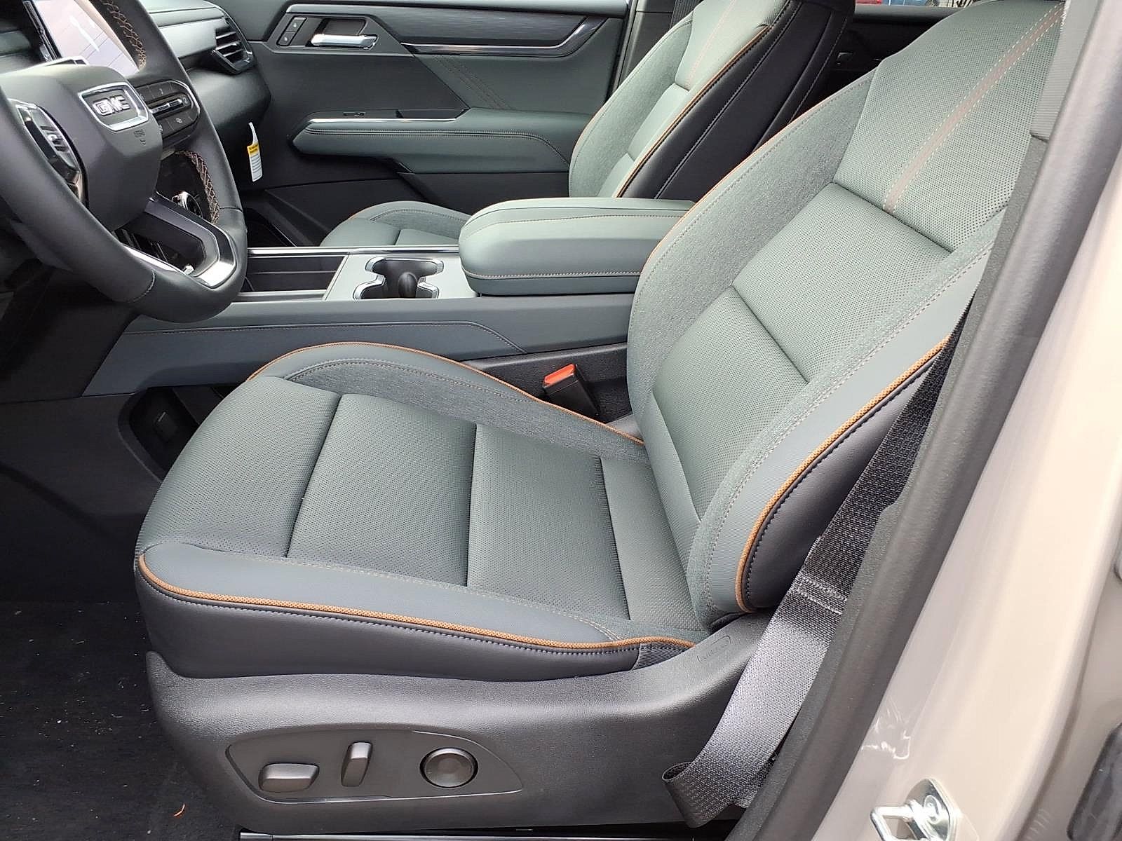 New 2027 GMC Acadia AT4 w/ Luxury Package AWD/4WD image 14