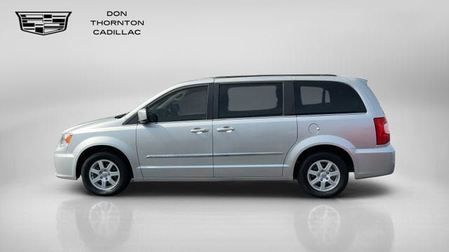 Used 2012 Chrysler Town & Country Touring w/ Entertainment Group #1 FWD image 2