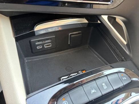 Certified 2022 Buick Envision Avenir w/ Premium Seat Package FWD image 33