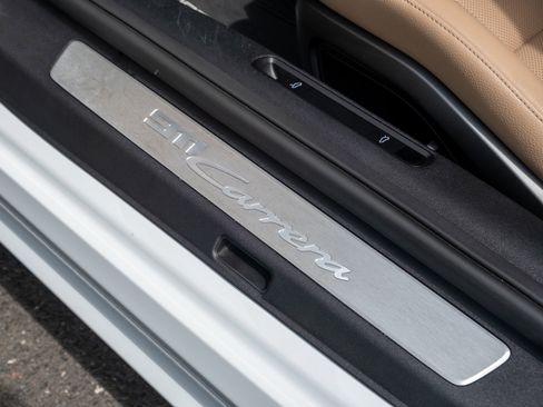 Certified 2022 Porsche 911 Carrera RWD image 37