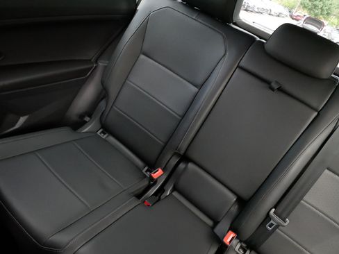 Used 2020 Volkswagen Tiguan SE w/ 3rd Row Seat Package AWD/4WD image 12