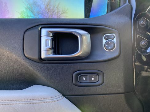 Used 2022 Jeep Wrangler Unlimited High Altitude image 55