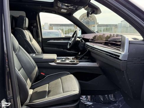 Certified 2025 Cadillac Escalade Premium Luxury AWD/4WD image 12