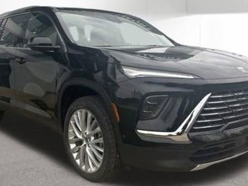 Used 2025 Buick Enclave Preferred AWD/4WD image 2