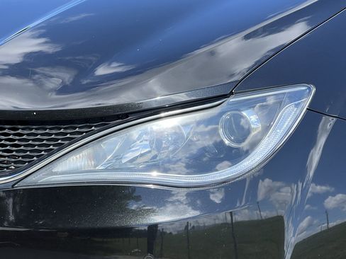 Used 2020 Chrysler Pacifica Touring-L w/ Advanced Safetytec Group FWD image 7