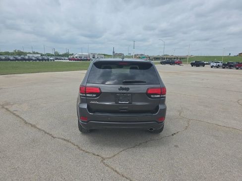 Used 2020 Jeep Grand Cherokee Altitude image 4