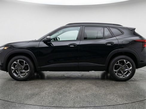 Used 2025 Chevrolet Trax LT FWD image 5