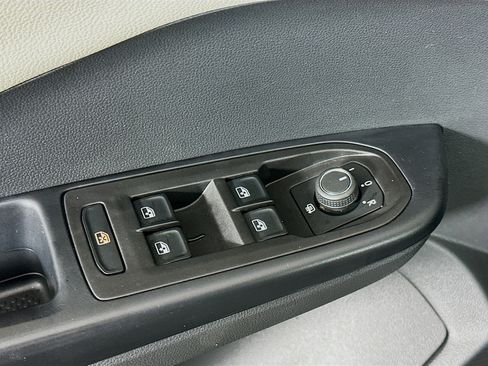 Used 2025 Volkswagen Taos S AWD/4WD image 15