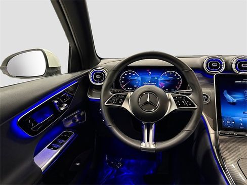 Used 2025 Mercedes-Benz GLC 300 4MATIC image 24