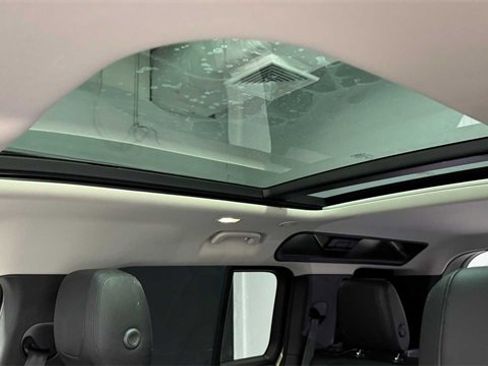 Used 2020 Land Rover Defender 110 SE image 34