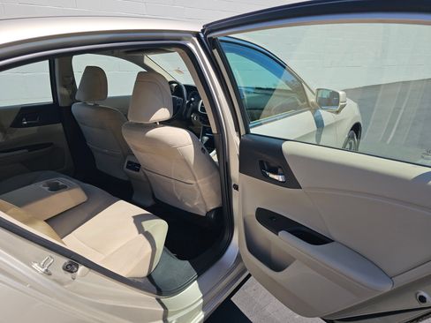 Used 2016 Honda Accord EX image 15