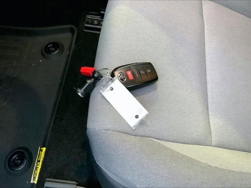 Used 2025 Toyota Camry LE w/ Convenience Package image 14