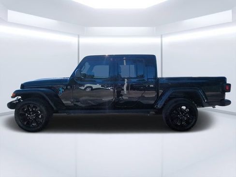 Used 2025 Jeep Gladiator Sport AWD/4WD image 6