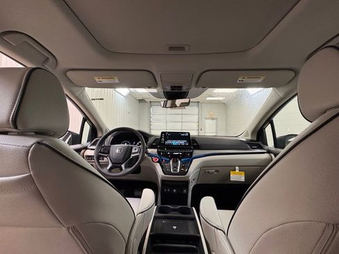 New 2026 Honda Odyssey Touring image 19