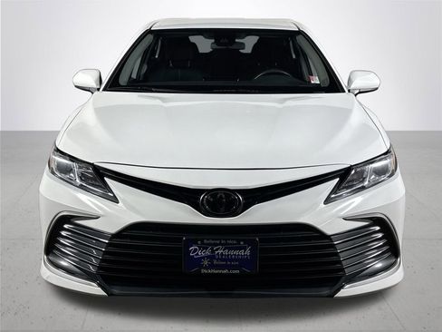 Used 2022 Toyota Camry LE image 3