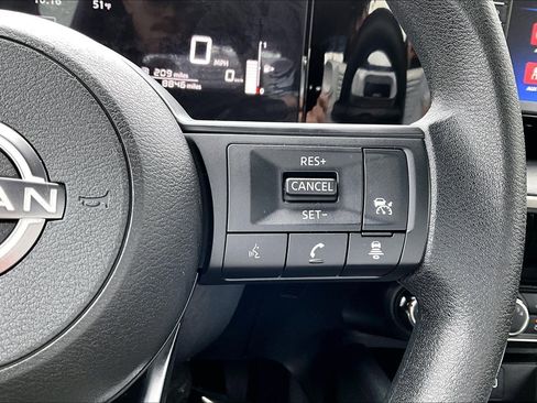 Used 2025 Nissan Kicks S image 11