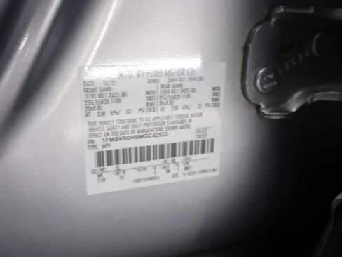 Used 2021 Ford Explorer XLT w/ Equipment Group 202A AWD/4WD image 49