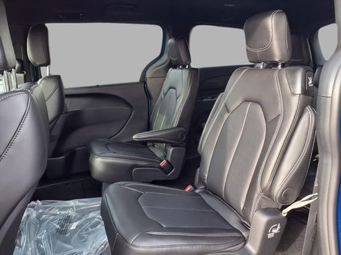 New 2026 Chrysler Pacifica Select image 22