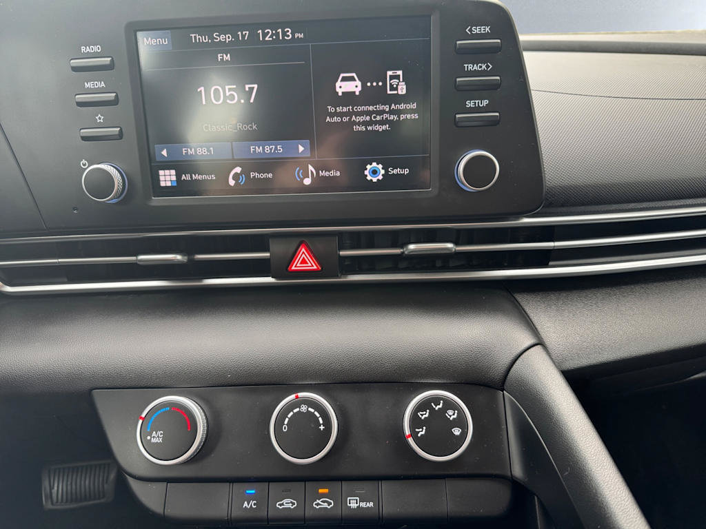 Used 2025 Hyundai Elantra SE FWD image 8