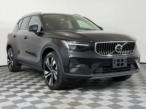 Used 2024 Volvo XC40 B5 Plus w/ Protection Package Premier AWD/4WD image 7