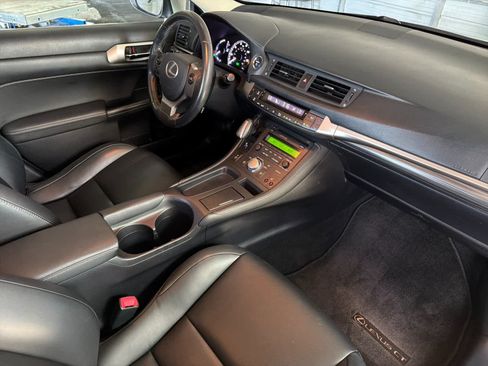 Used 2015 Lexus CT 200h w/ Seat Comfort Package FWD image 15
