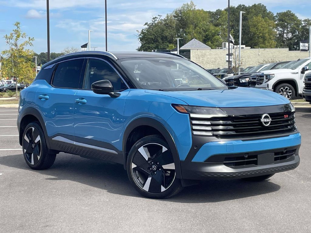 Used 2025 Nissan Kicks SR FWD image 1