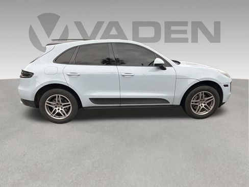 Used 2018 Porsche Macan AWD/4WD image 34