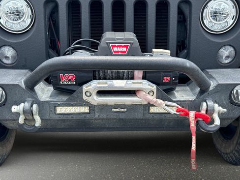 Used 2017 Jeep Wrangler Unlimited Sahara w/ Max Tow Package AWD/4WD image 11