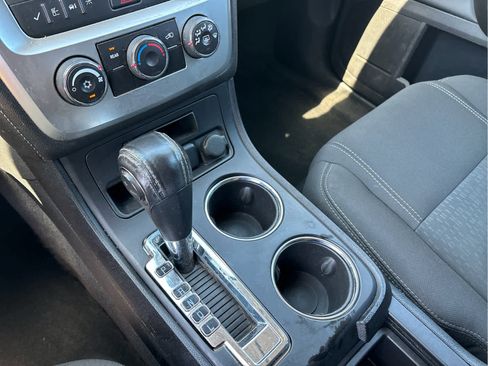 Used 2016 GMC Acadia SLE FWD image 13