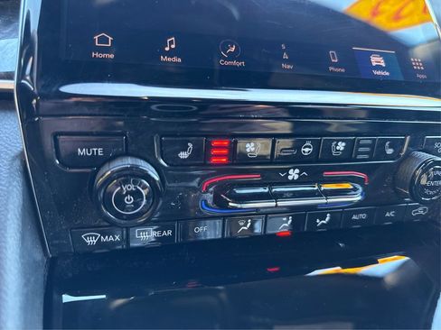 Used 2023 Jeep Grand Cherokee Trailhawk w/ Luxury Tech Group III image 32