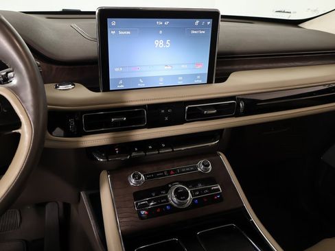 Used 2022 Lincoln Aviator Reserve w/ Equipment Group 201A image 5