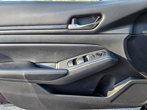 Used 2024 Nissan Altima 2.5 SV image 29