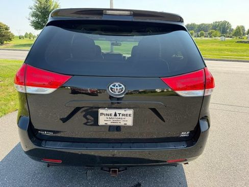 Used 2014 Toyota Sienna XLE w/ Entertainment Package AWD/4WD image 5