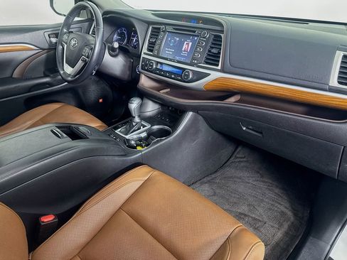Used 2018 Toyota Highlander Limited image 40