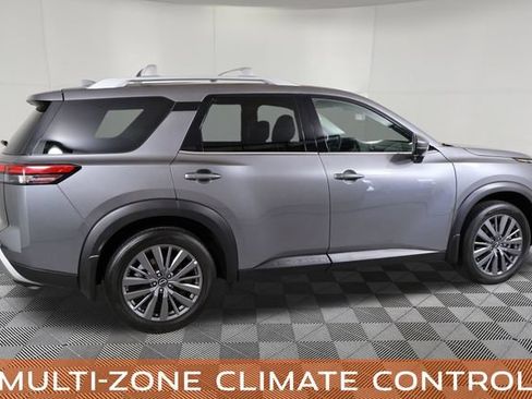 Used 2024 Nissan Pathfinder SL w/ SL Premium Package FWD image 5